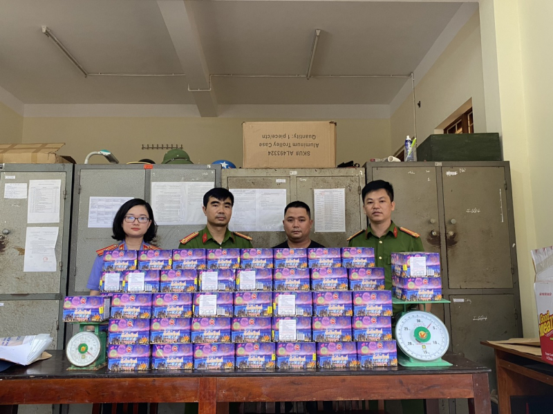 Bắt đối tượng vận chuyển 160kg pháo nổ từ Lào về Nghệ An tiêu thụ